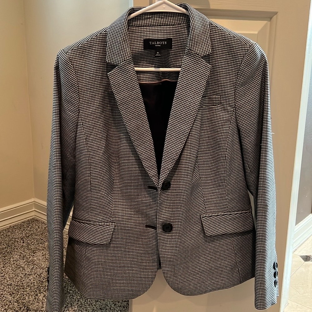 Black and white checked houndstooth blazer